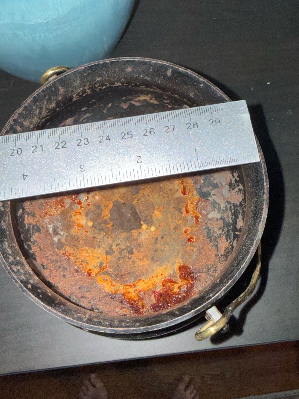 Small metal cauldron pot - Picture 4 of 4